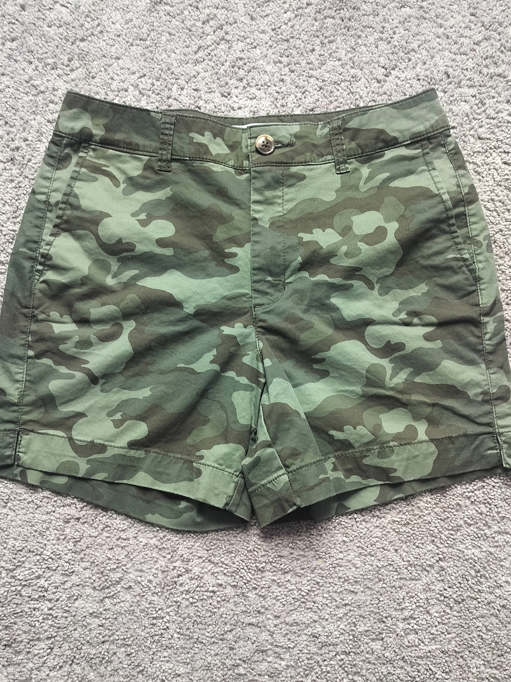 Old Navy Everyday High Rise Camo Shorts Women's Size 2 Green